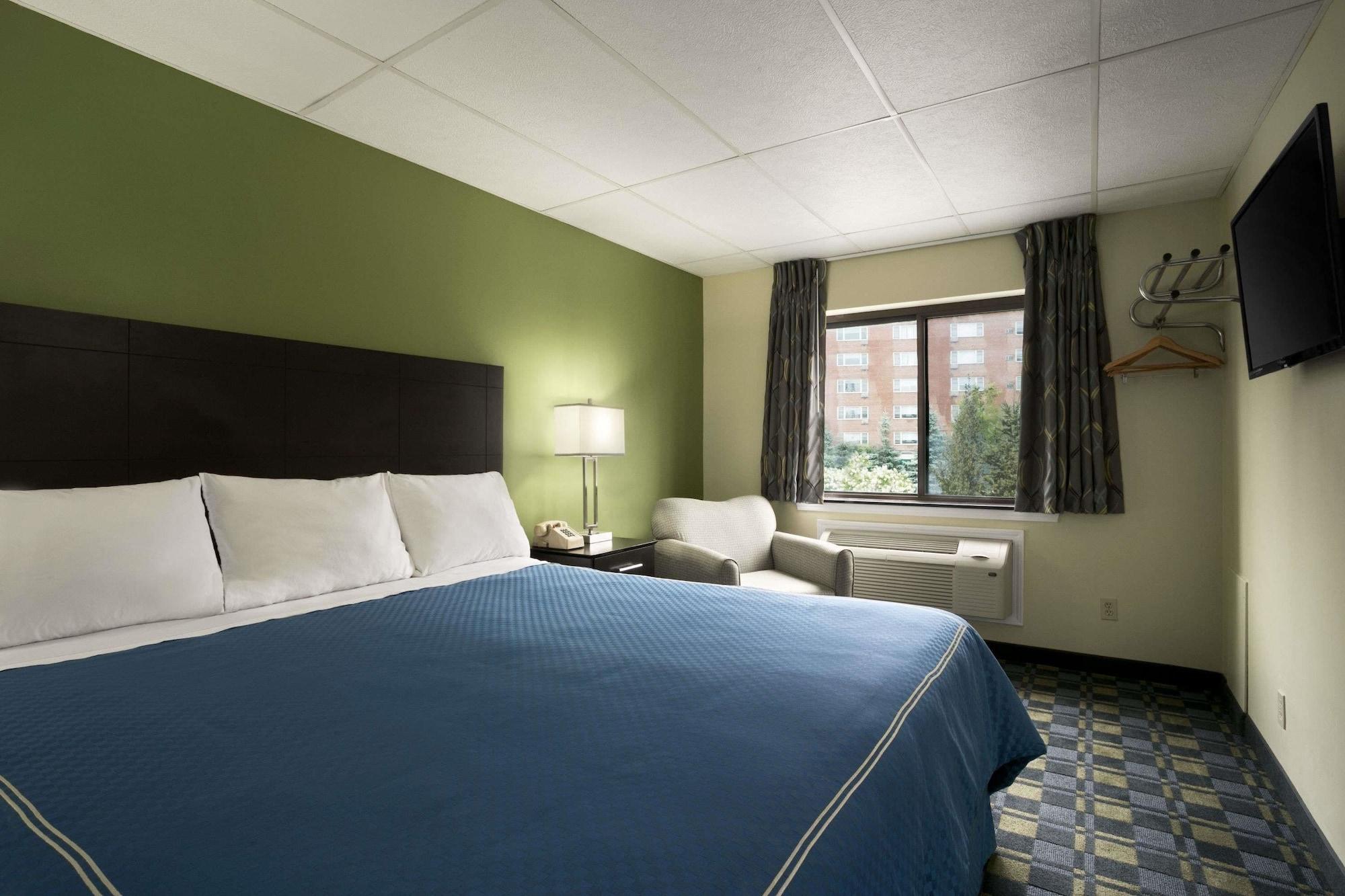Travelodge By Wyndham Cleveland Lakewood Luaran gambar