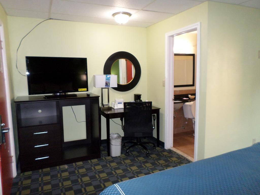 Travelodge By Wyndham Cleveland Lakewood Luaran gambar