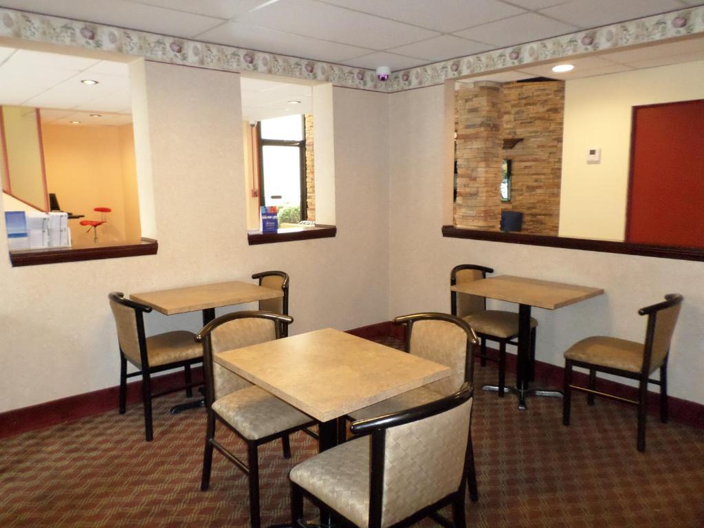 Travelodge By Wyndham Cleveland Lakewood Luaran gambar
